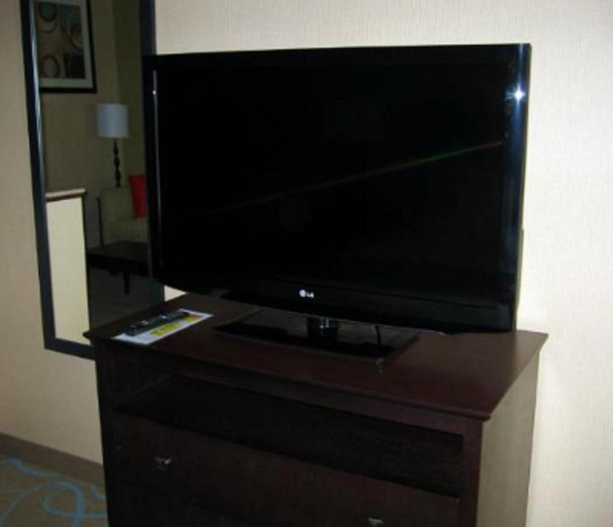 Holiday Inn Express & Suites / Red Bluff - South Redding Area, An Ihg Hotel Room photo